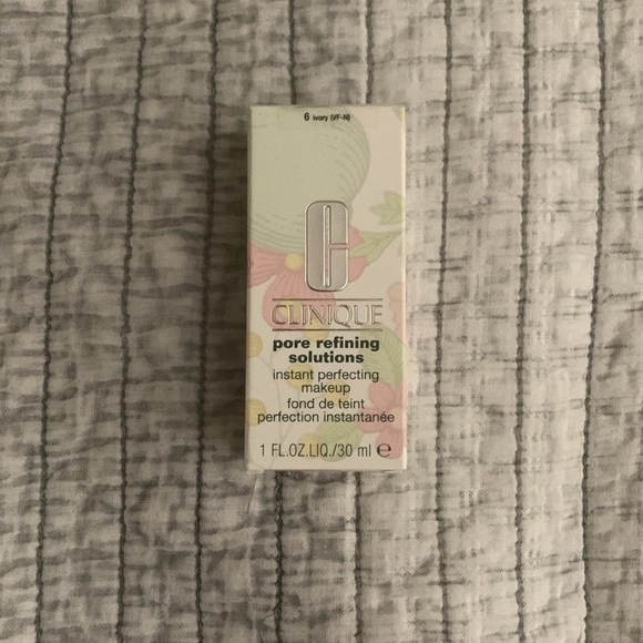 Clinique Other - Brand new, unused pore refining solutions Clinique foundation shade 6 ivory VF-N